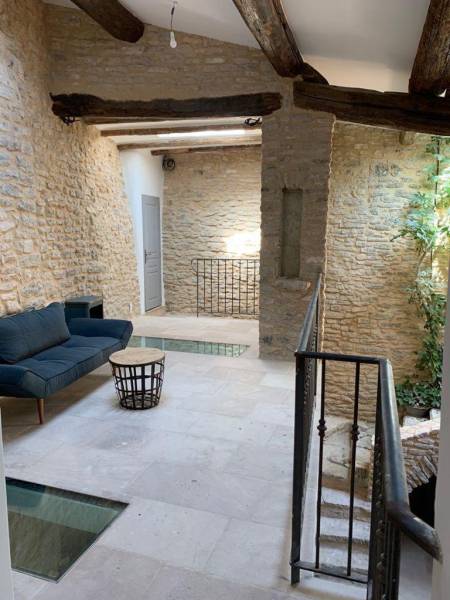 Transformation totale d'une maison en pierre en ruine 