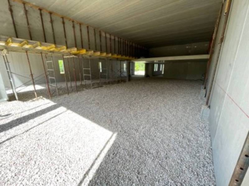 Pose d'une dalle plancher en béton armé dans le 84