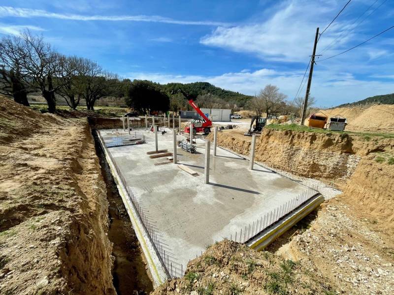 Aménagement de terrain pour une construction de bâtiment 84